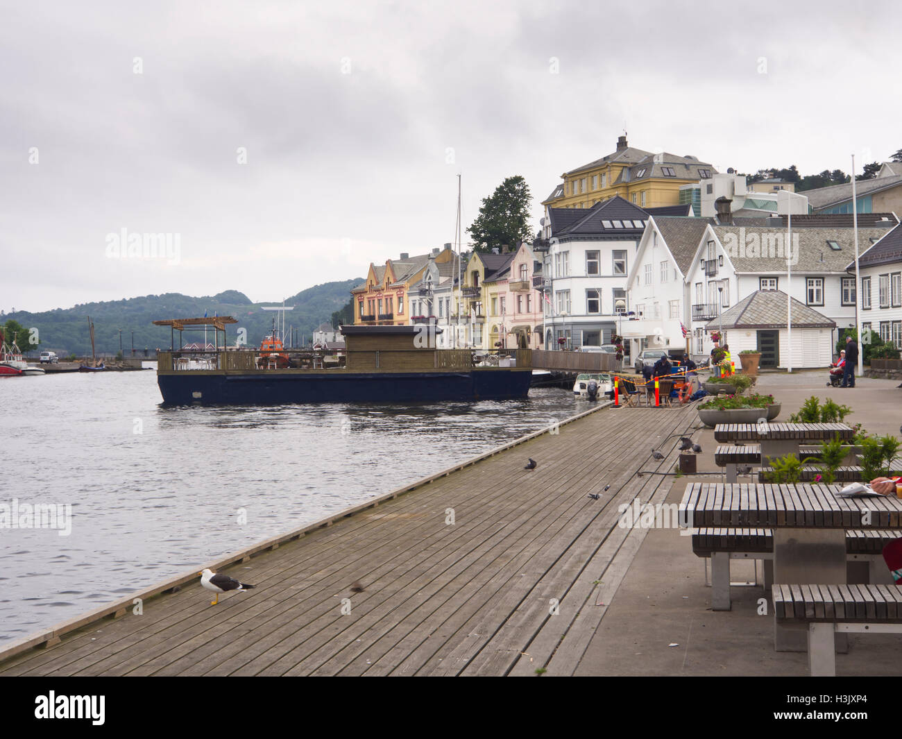 Farsund, Vest-Agder Norwegen, einer kleinen Stadt an der Südküste mit Stolz Versand Traditionen, Hafen mit Uferpromenade Stockfoto