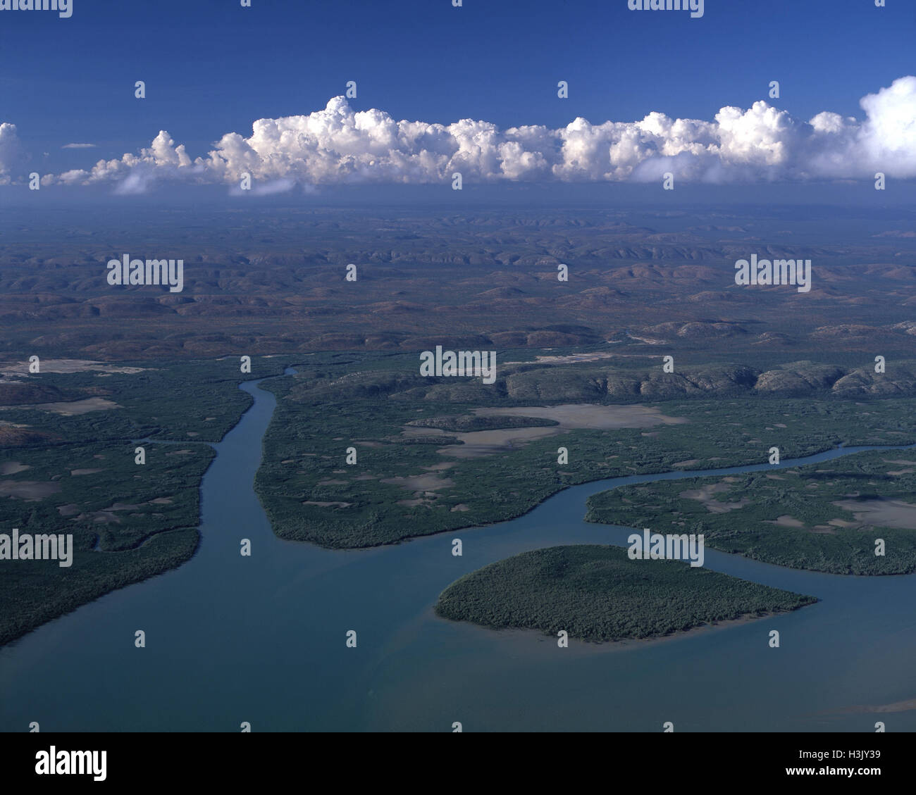 König Ton: Mangroven gesäumten Fluss und Hügel, Stockfoto