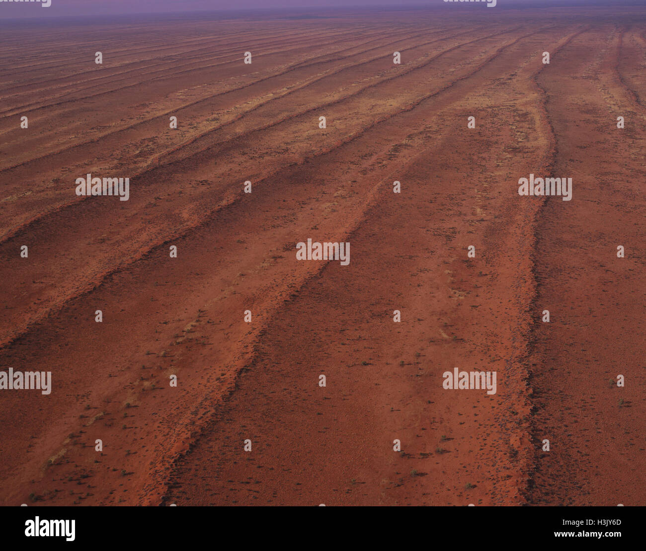 Parallel längs Sanddünen und sandigen interdune Flure. Stockfoto