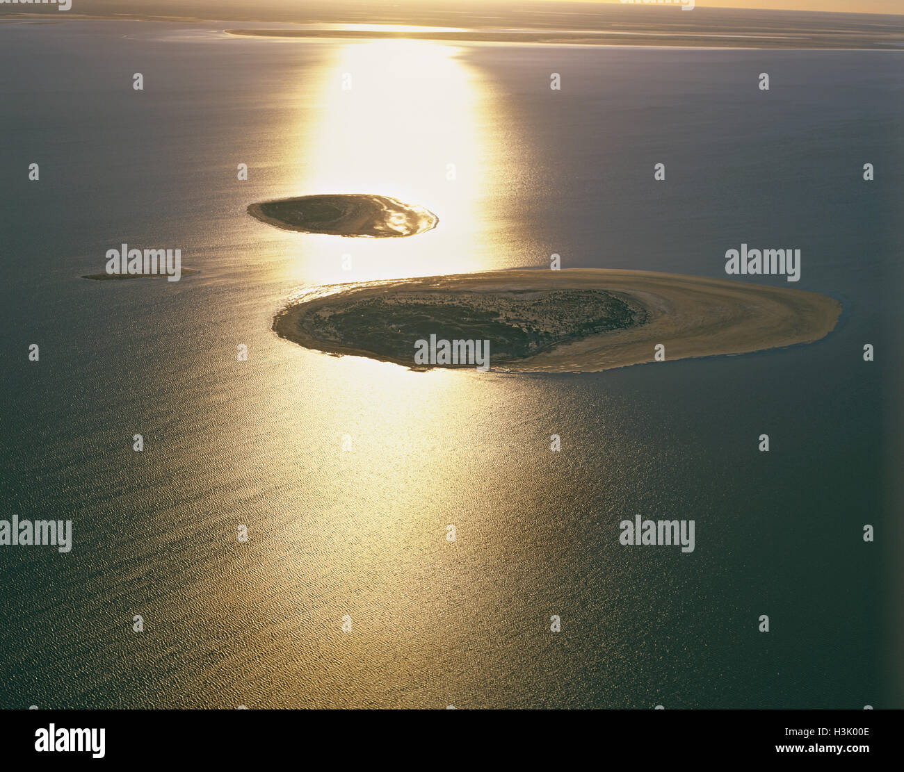 South Lake Eyre: unbenannte Inseln umgeben von steigenden Wasser. Stockfoto