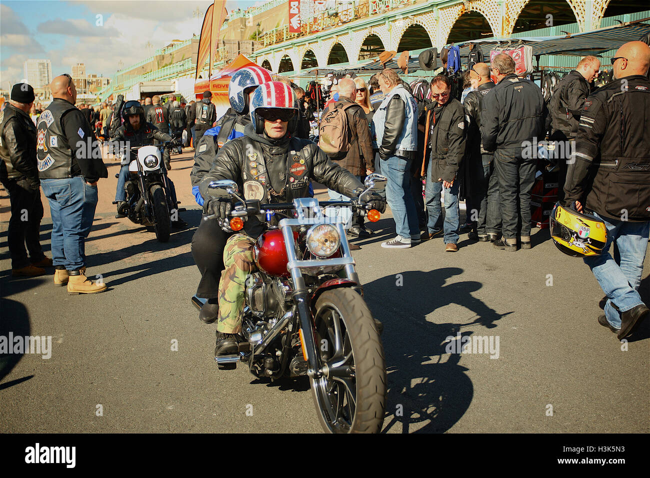 Brighton, UK. 9. Oktober 2016. Brightona Motorrad Event auf stören Laufwerk auf Brightons direkt am Meer. Bildnachweis: Rupert Rivett/Alamy Live-Nachrichten Stockfoto