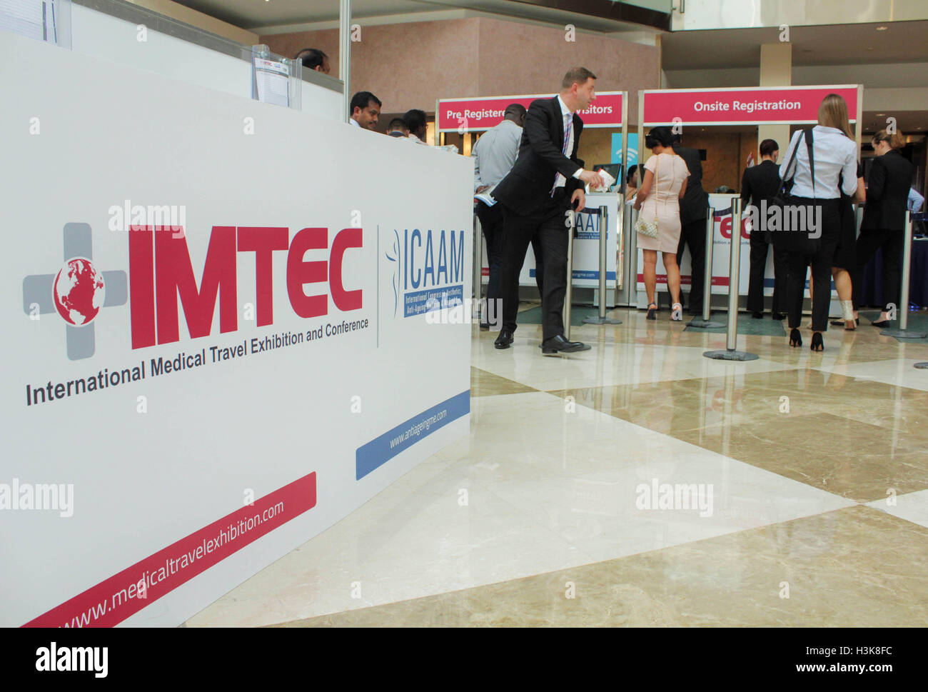 Dubai World Trade Centre, Dubai VAE, 9. Oktober 2016. Findet statt vom 9. / 10. Oktober 2016 im Dubai International Convention and Exhibition Centre und IMTEC ist die perfekte Plattform für internationale Spitalgruppen Verbindung mit medizinischen Reiseorganisationen und Gesundheitsdienste Unternehmen erhöhen ihre globale Präsenz und internationale Patienten Netzwerk, Partnerschaften schaffen und geduldig Verweise zu maximieren. Bildnachweis: Robert Oswald Alfiler/Alamy Live-Nachrichten Stockfoto