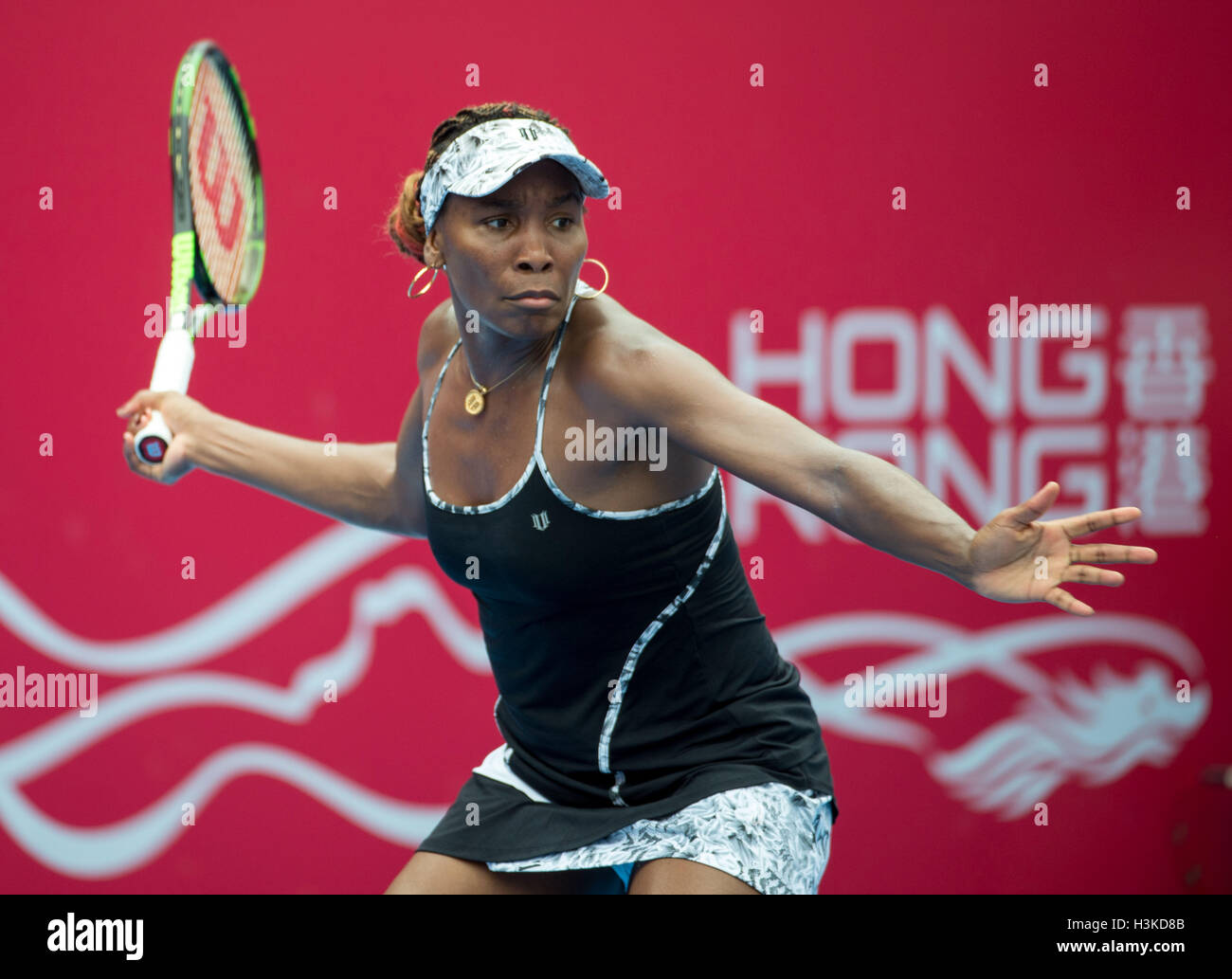 Hong Kong. 10. Oktober 2016. Venus Williams in ihrem Match gegen Risa Ozaki Japans in der ersten Runde des Hong Kong Open Tennis-WTA-Turnier. Venus Williams gewann das Match 64, 61 Credit: Jayne Russell/ZUMA Draht/Alamy Live News Stockfoto