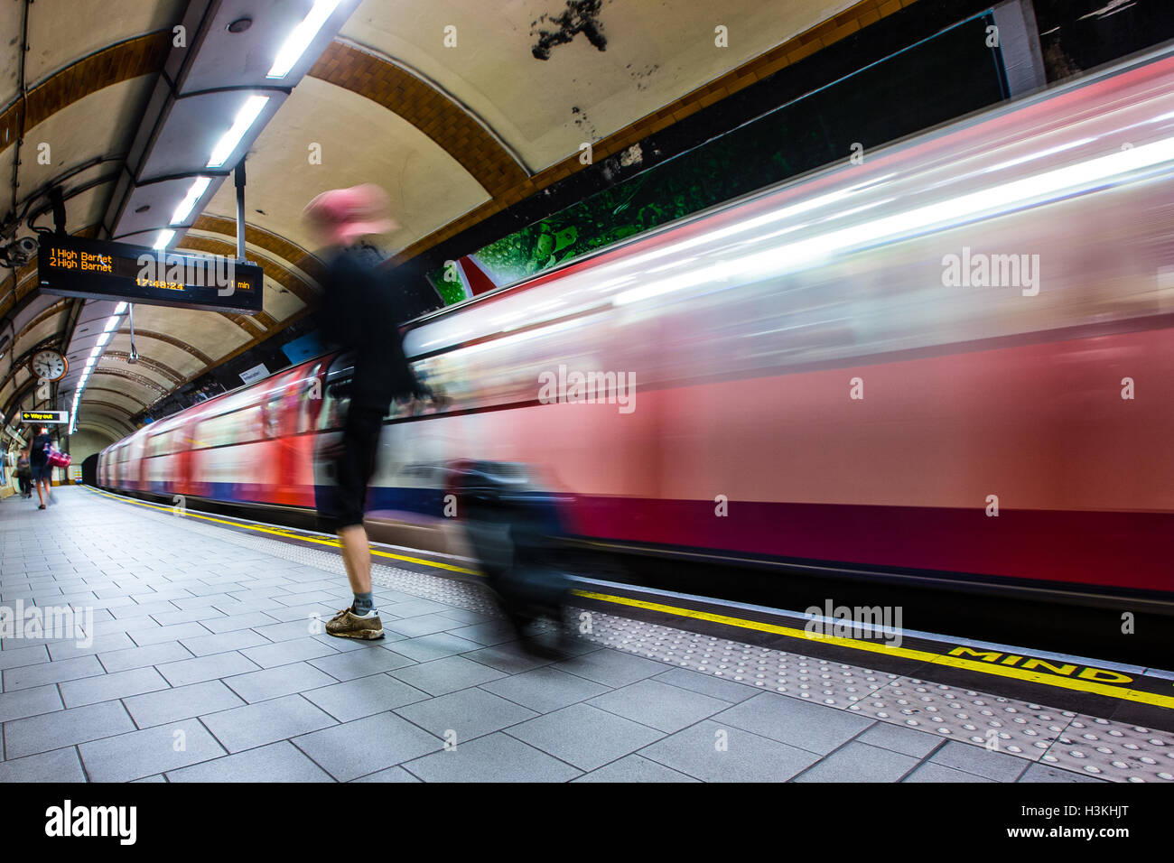 Londoner u-Bahn Bahnhof Zug Stockfoto