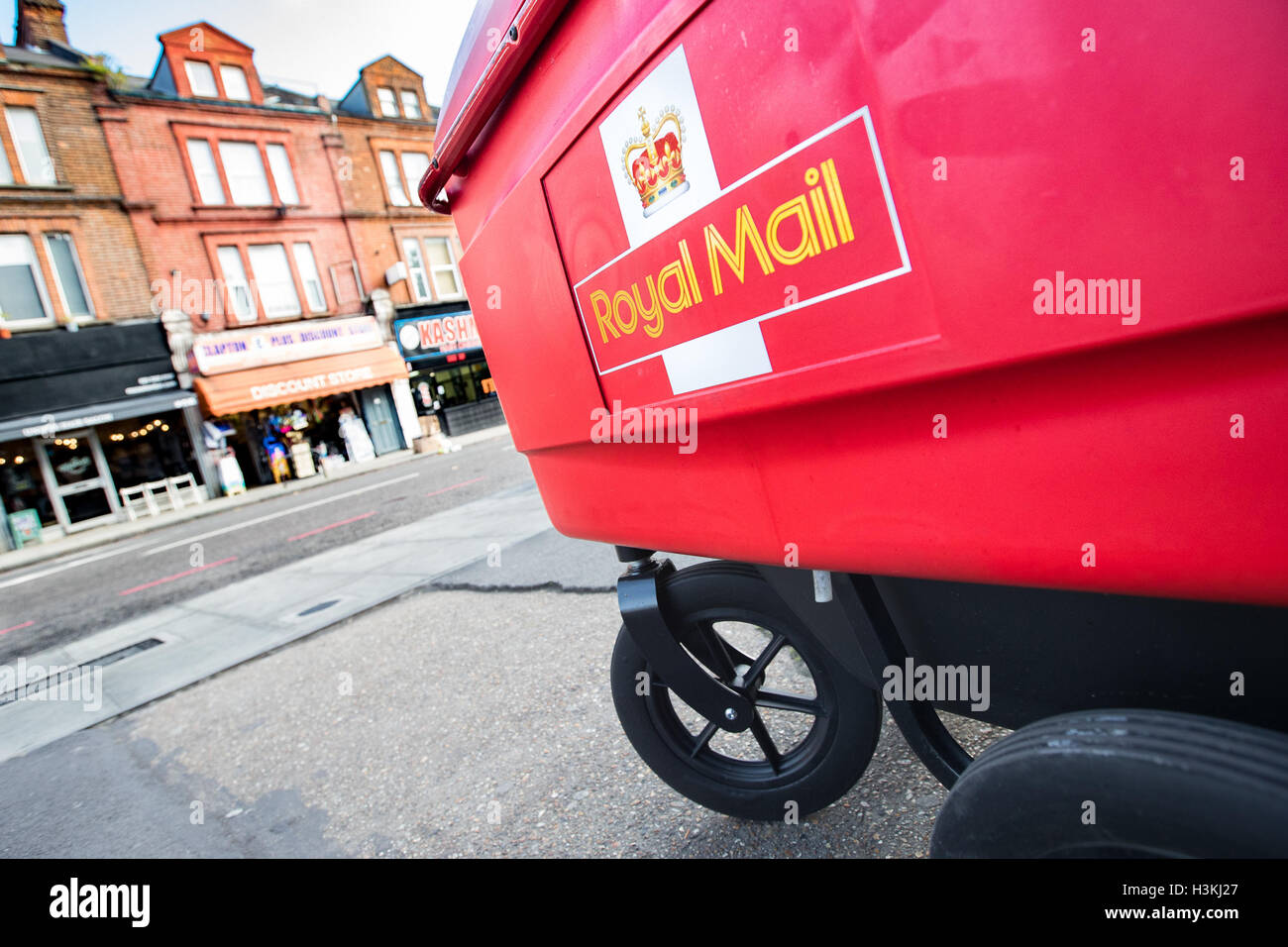 Royal Mail Post Office Trolley London England Vereinigtes Königreich Stockfoto