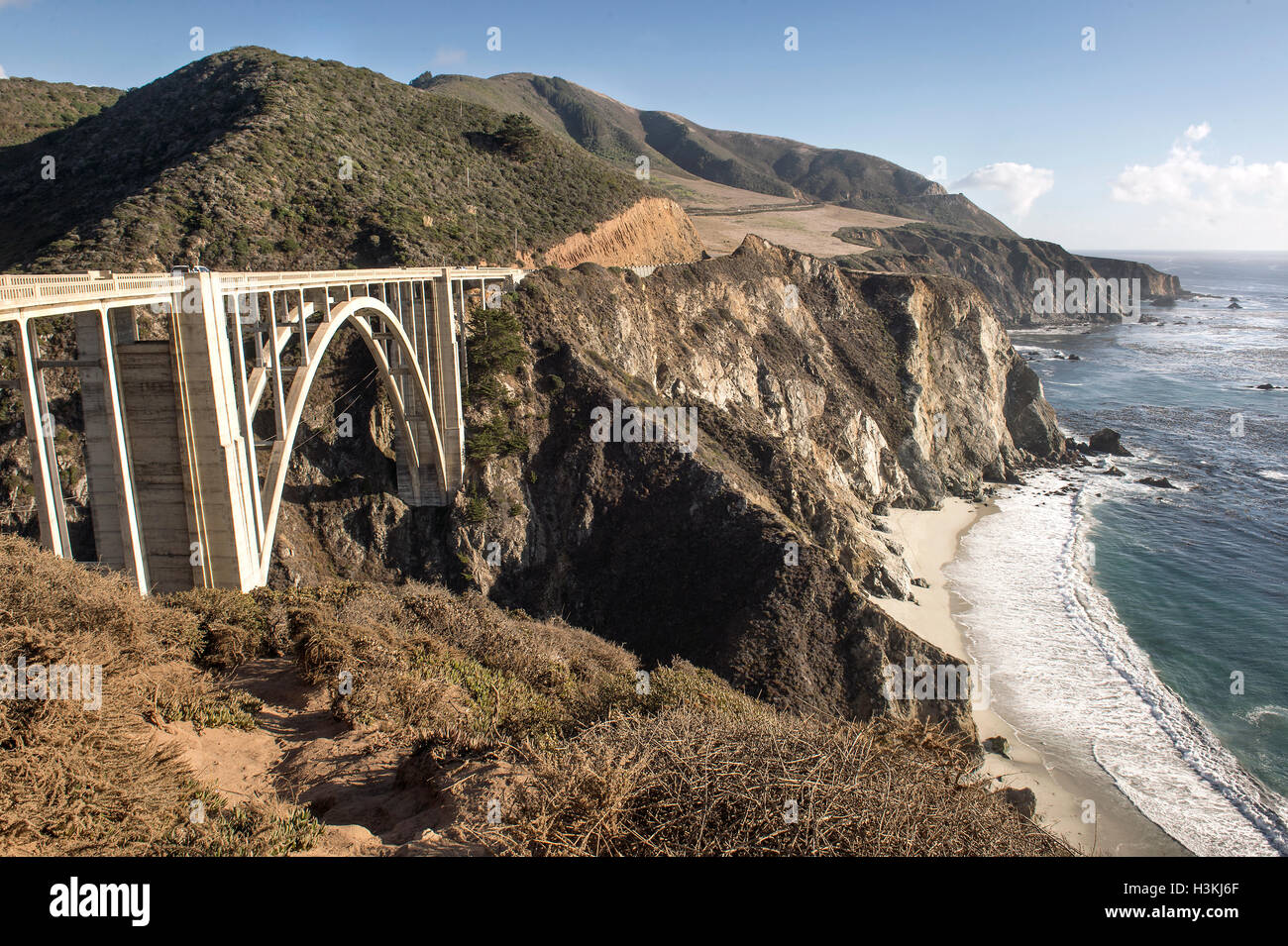Blick auf die Bixby Creek Bridge auf der Big Sur Küste von Kalifornien USA. Stockfoto