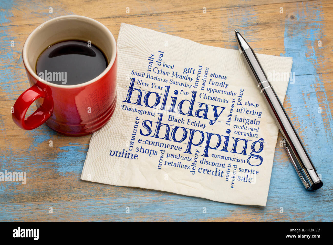 Weihnachtseinkäufe Wortwolke - Handschrift auf einer Serviette mit einer Tasse Kaffee Stockfoto