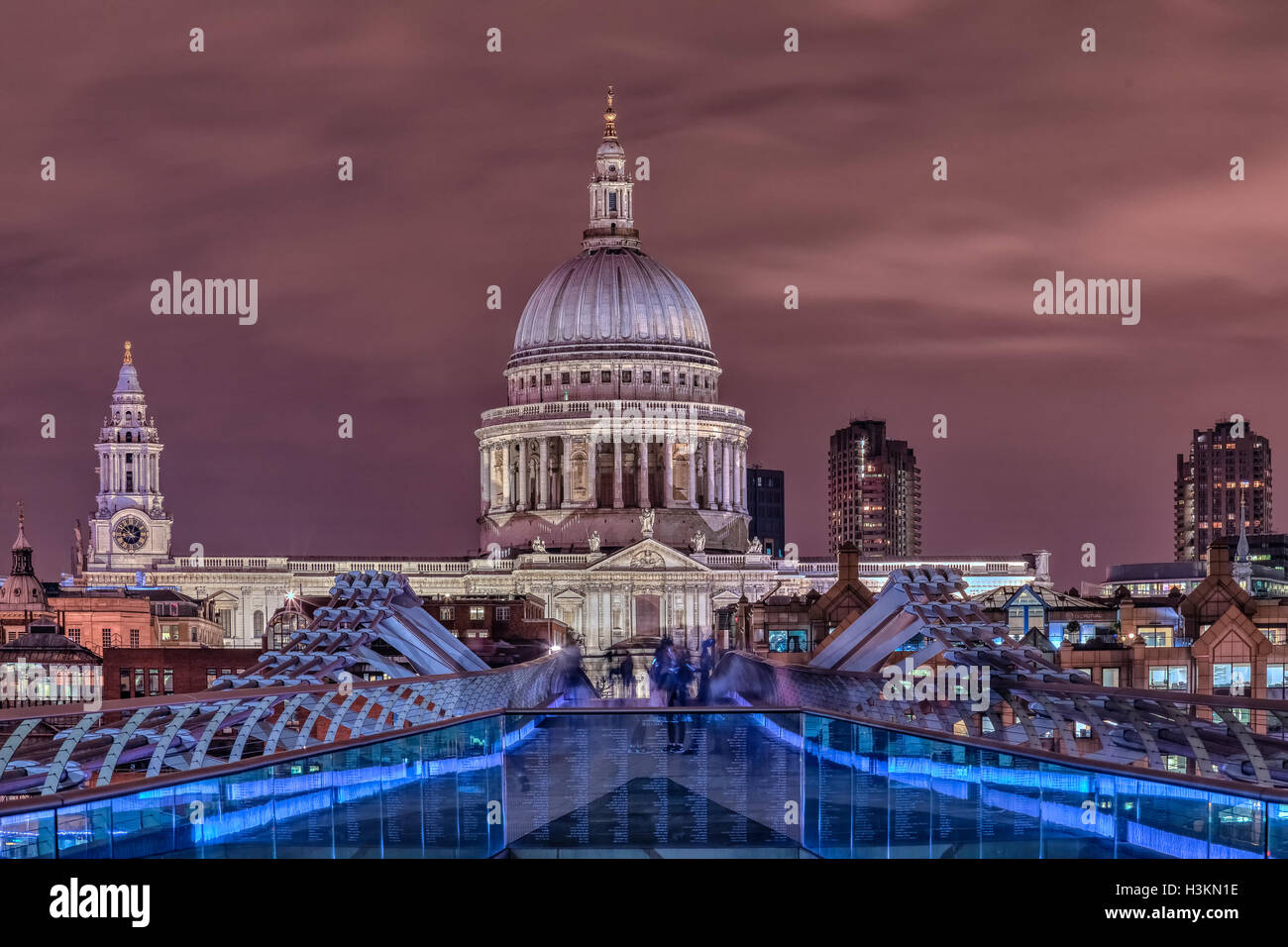 Millennium Bridge, St. Pauls Cathedral, London, England, Vereinigtes Königreich Stockfoto