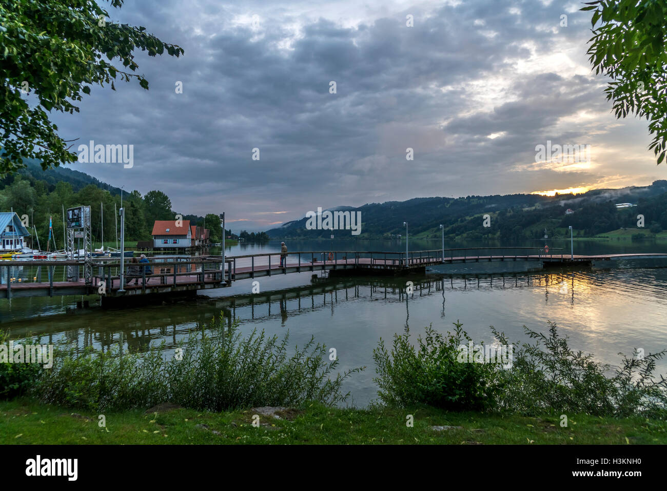 Abendstimmung am See Großer Alpsee bei Bühl, Immenstadt Im Allgäu, Oberallgäu, Bayern, Deutschland Stockfoto