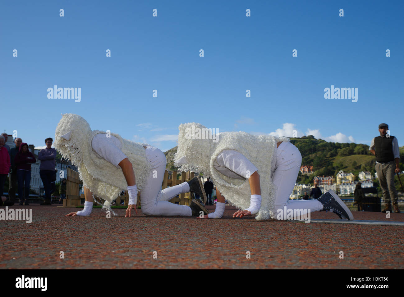 Darsteller bei der Llandudno Arts Week LLAWN04 Stockfoto