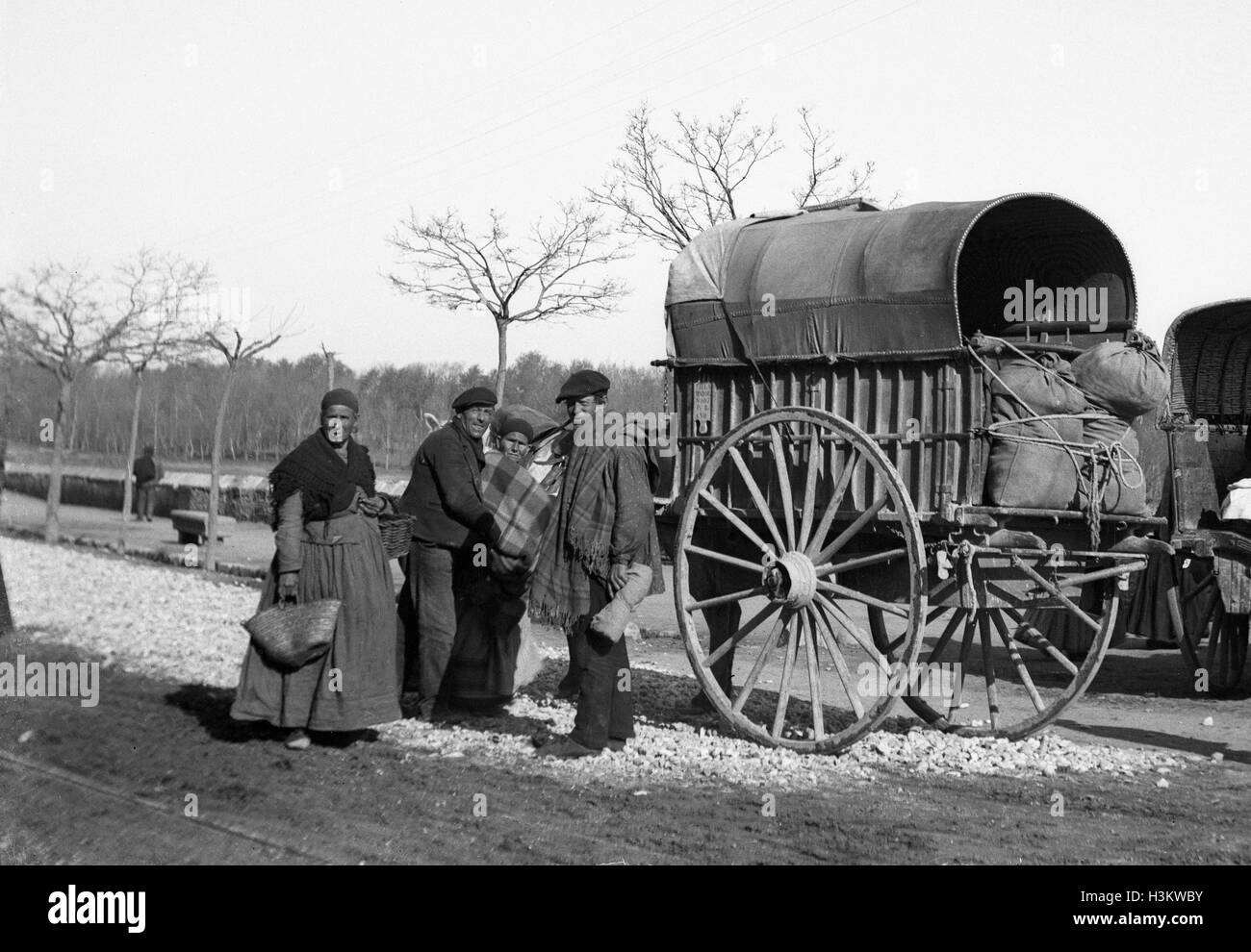 Bauern und Zigeuner, die ihre Waren in Spanien auf den Markt bringen 1905. roma-Händler, die Handel treiben, arbeiten europa europäische 1900er jahre spanisch espania Stockfoto