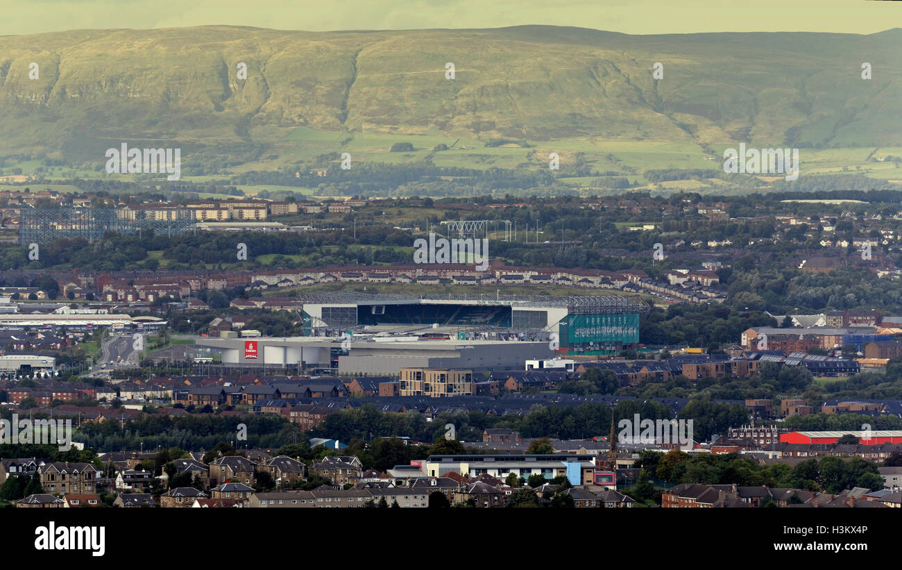 Luftaufnahme von Glasgow Stadt aus dem Süden nach Norden durch das Ostende mit Celtic Park und die Emirate-arena Stockfoto