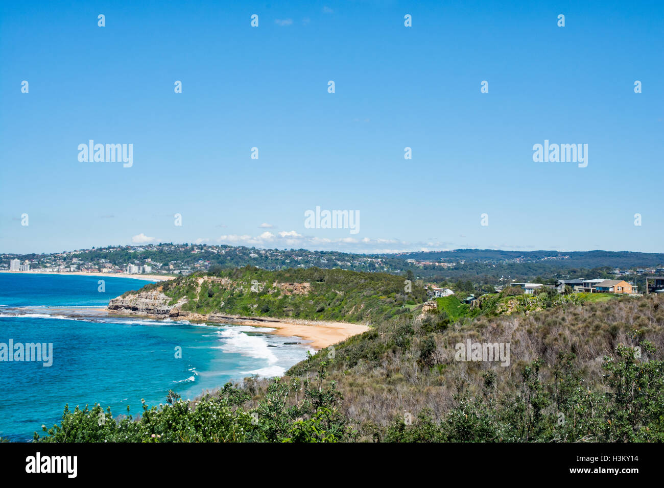 Blick nach Süden über Turimetta Strand mit Narrabeen Head in mittlerer Entfernung. Sydney Australien. Stockfoto