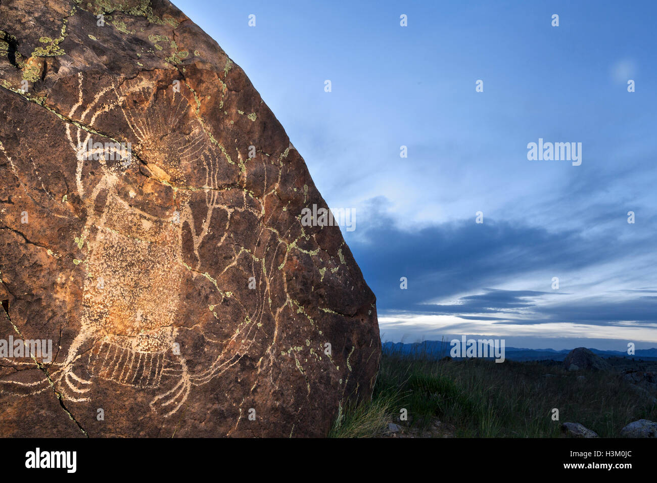 WY01020-00... WYOMING - Piktogramm erstellt von Indianer-Stamm der Schafe Esser steht allein auf einem Felsen über dem See Torrey Stockfoto