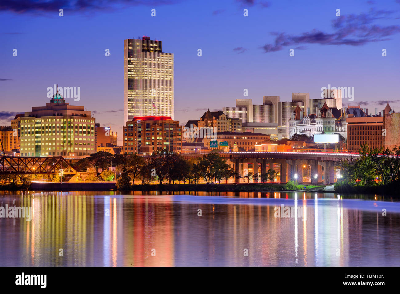 Albany, New York, USA Skyline auf dem Hudson River. Stockfoto