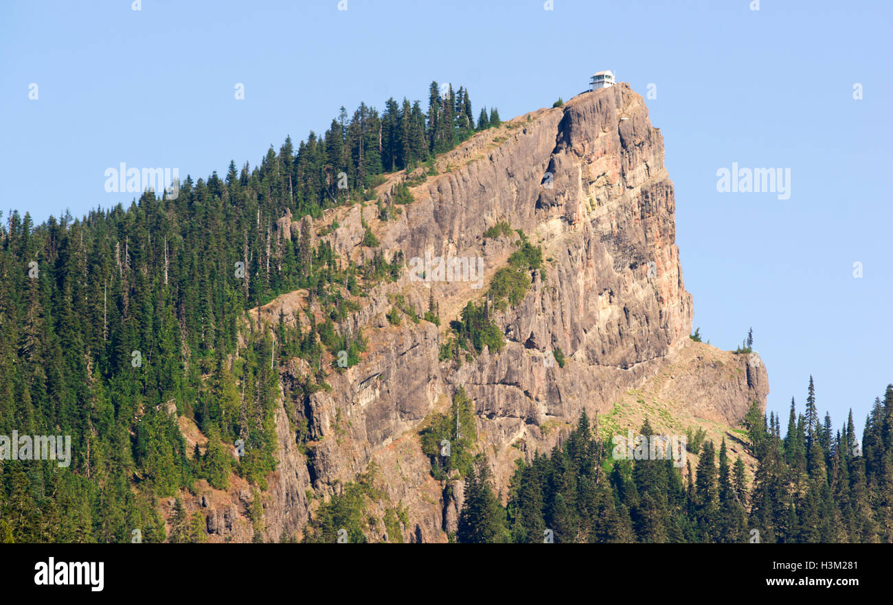 Historische Bausubstanz hohen Felsen Feuer Lookout Sägezahn Ridge Washington Stockfoto