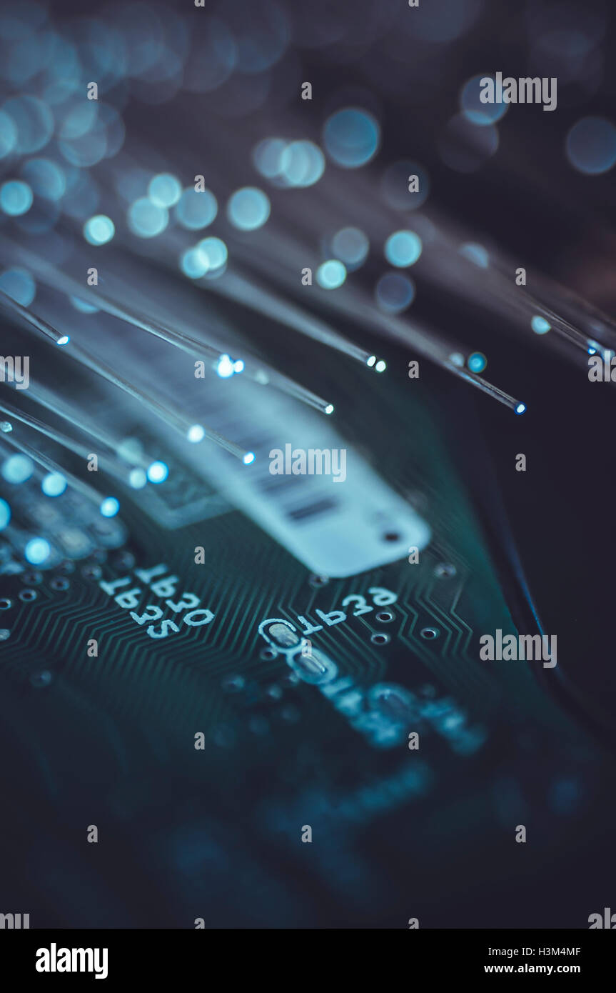 Glühen, Platte von Chips mit Fiber optic Lichter Stockfoto