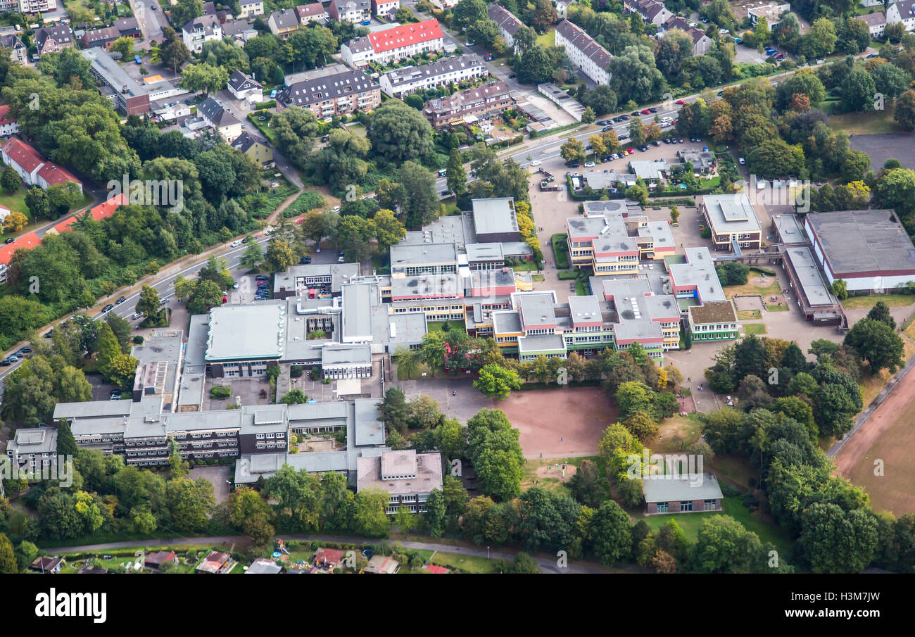 Areal Blick auf ein Schulzentrum in Essen, Deutschland, 3 verschiedene Schulformen in einem Bereich, Stockfoto