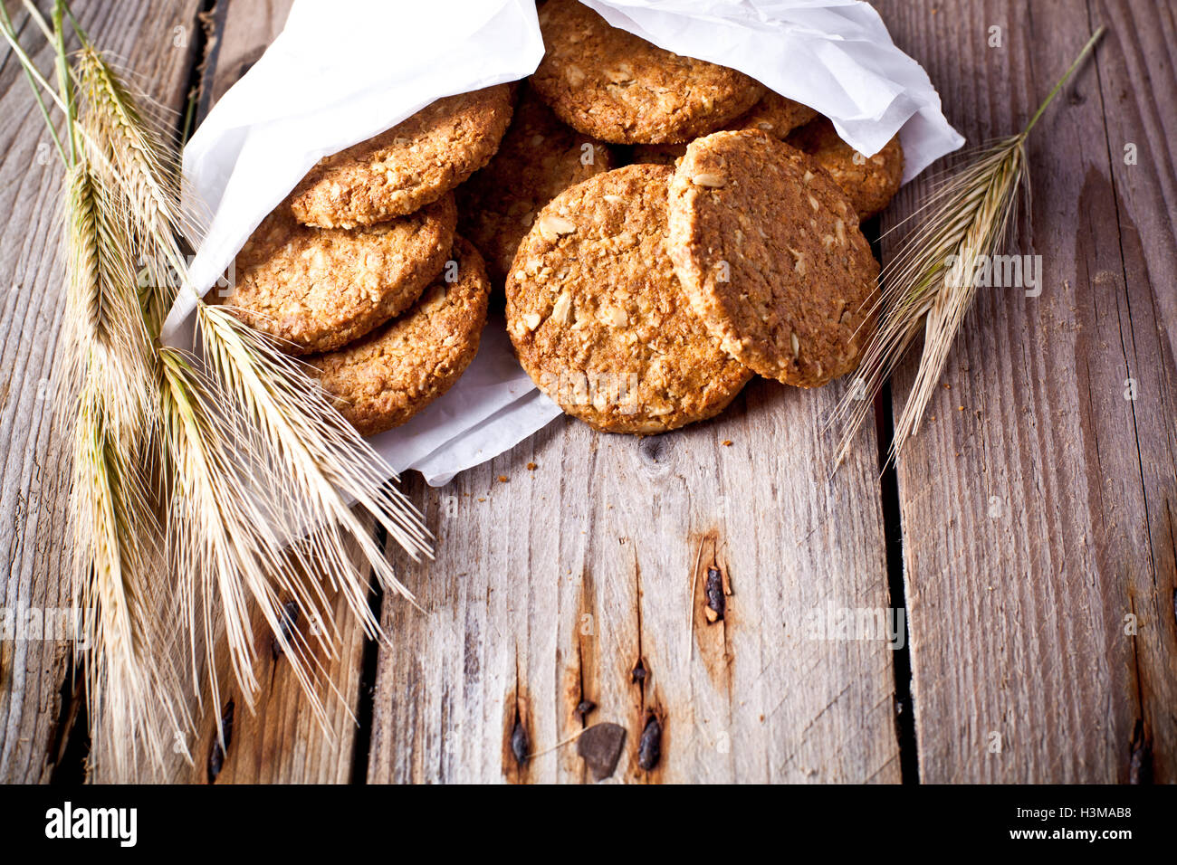 frische knusprige Müsli-Cookies und Ohren Stockfoto