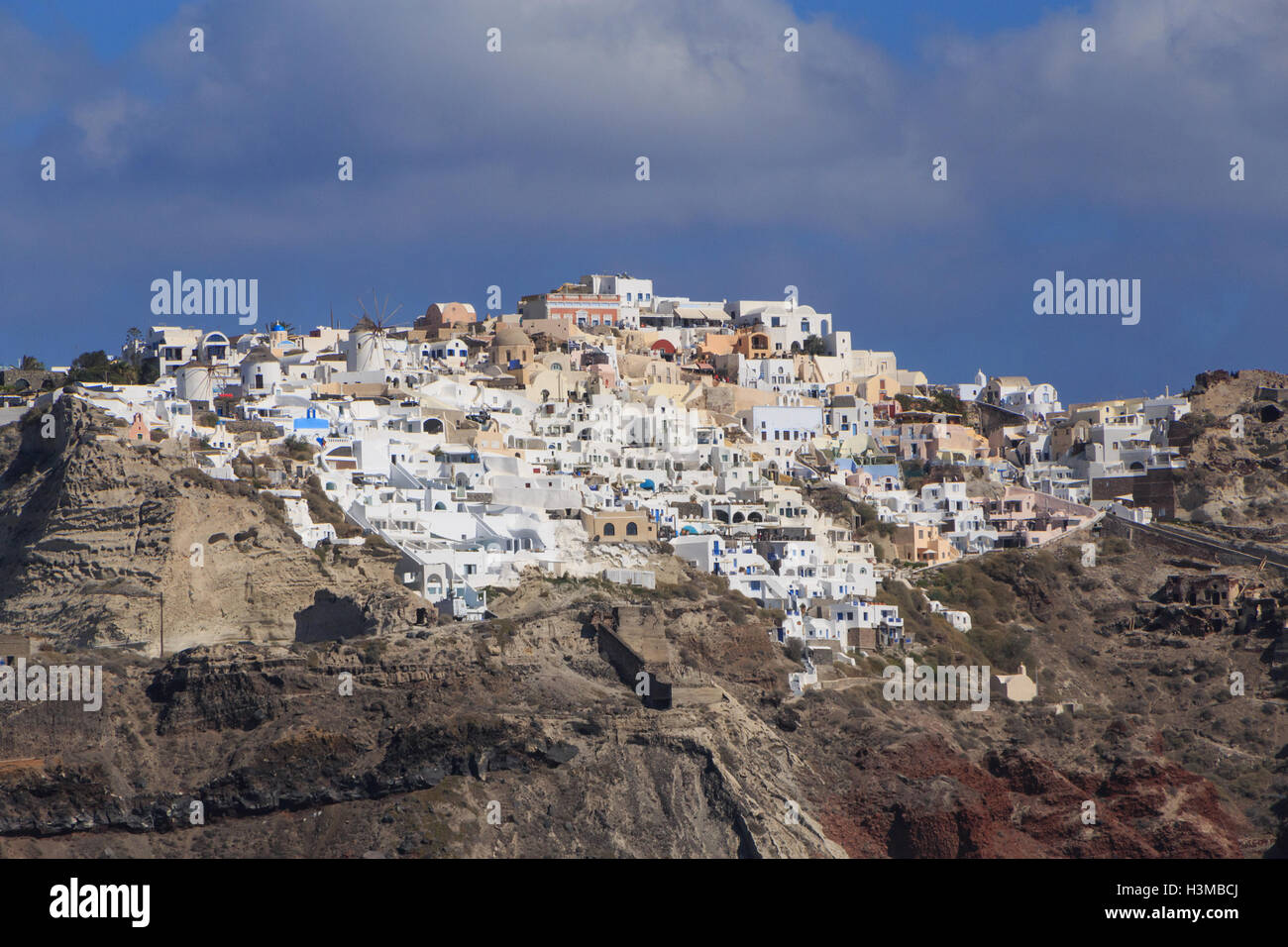 Blick auf Stadt Oia auf Santorin Stockfoto