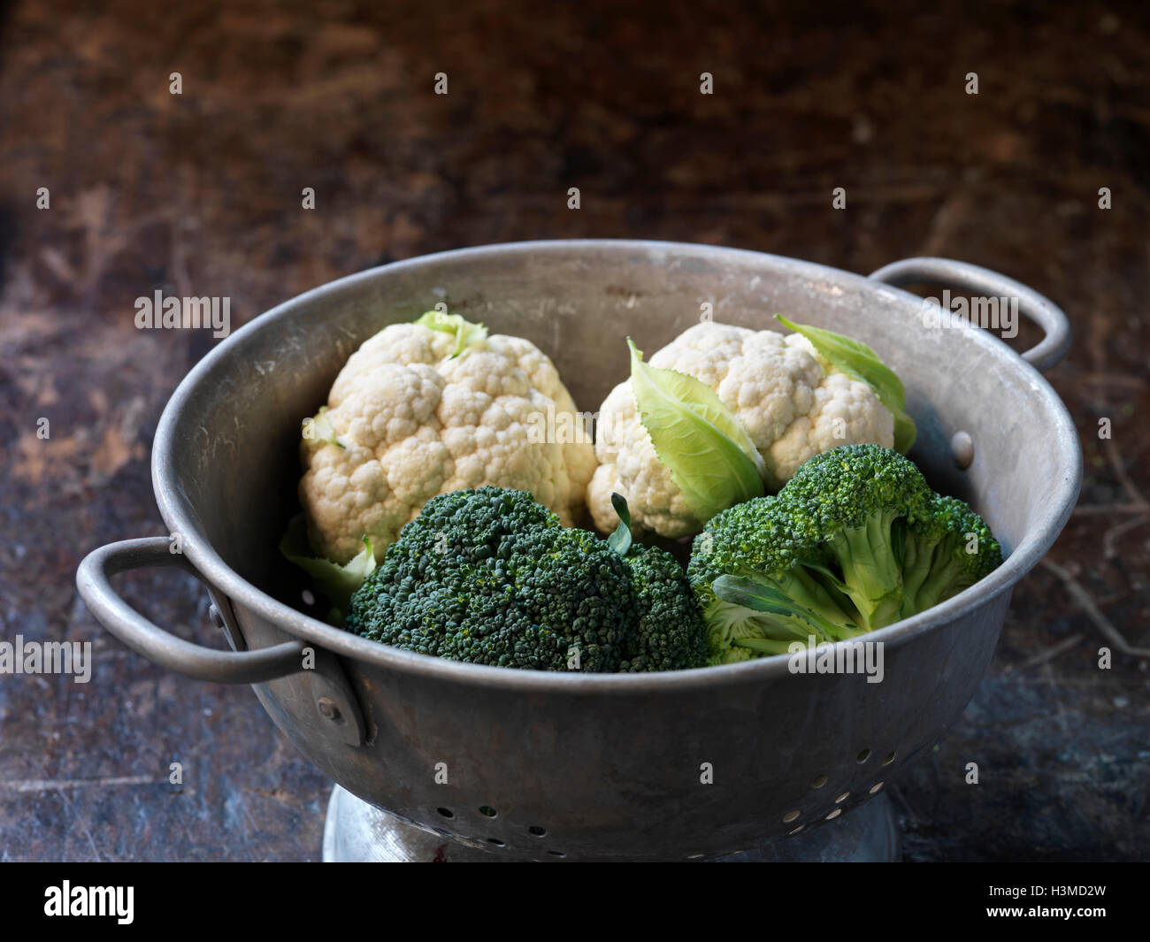 Frisches Bio-Gemüse, Baby Blumenkohl und Brokkoli Stockfoto