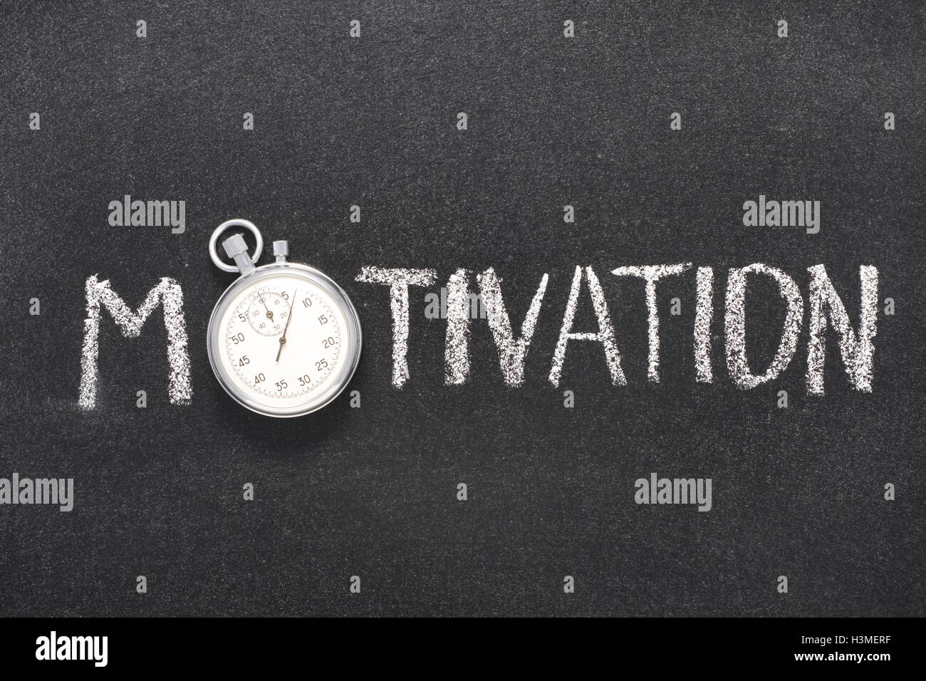 Motivation-Wort handschriftlich auf Tafel mit Vintage präzise Stoppuhr verwendet anstelle von O Stockfoto