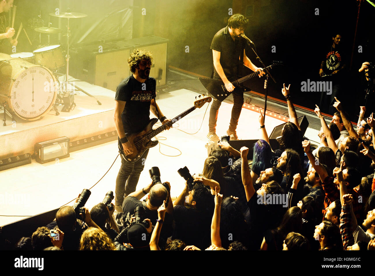 BARCELONA - 13 FEB: Berri Txarrak (alternative Heavy-Metal-Band)-live-Performance im Apolo. Stockfoto