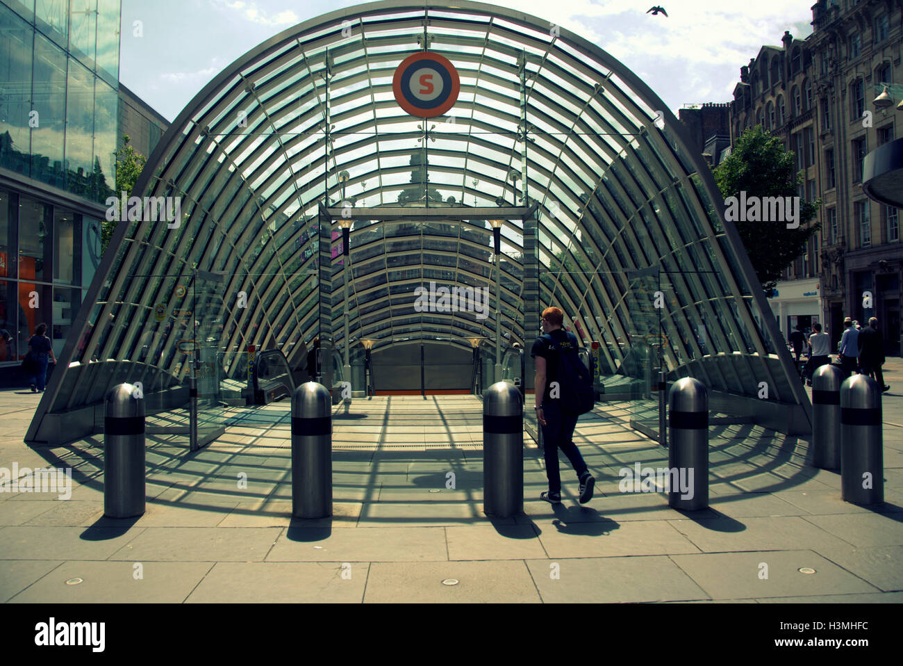 Glasgow u-Bahn oder U-Bahn-Eingang zum Bahnhof St. Enoch sonnig Stockfoto