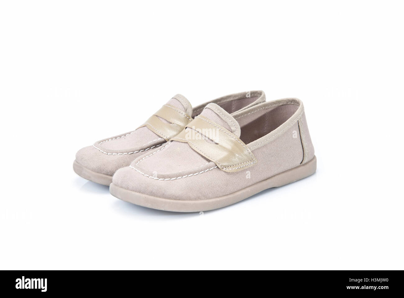 Beige Schuhe für Kinder, die auf einem weißen Hintergrund isoliert Stockfoto