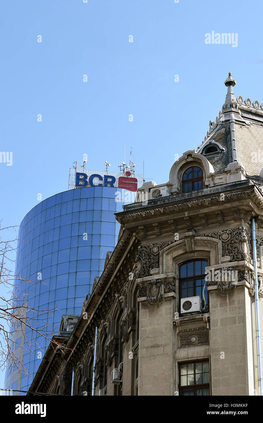 Bukarest, Rumänien - 29. September 2016: neuer und Alter Architektur auf die Skyline der Stadt Stockfoto