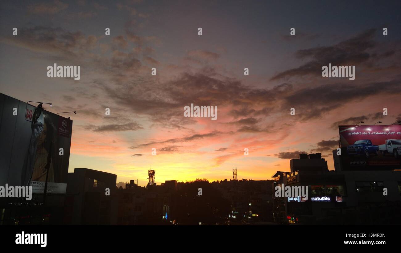 Schöner Abenduntergang in bangalore indien Stockfoto