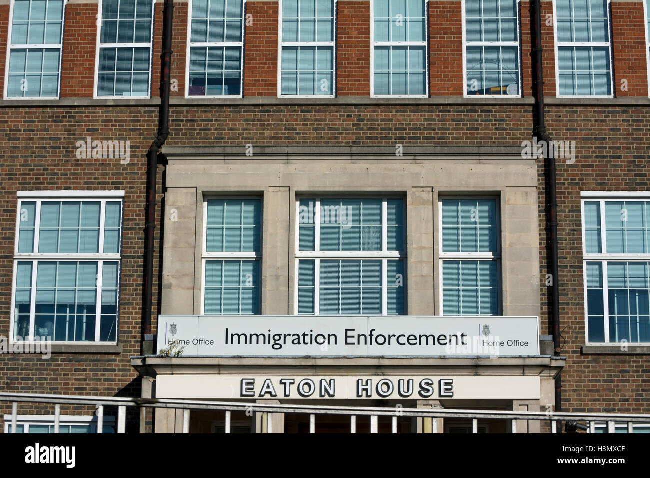 Außenseite der Eaton-Haus, ein Büro zu Hause Durchsetzung Ausländerbehörde in Hounslow, Middlesex, england Stockfoto