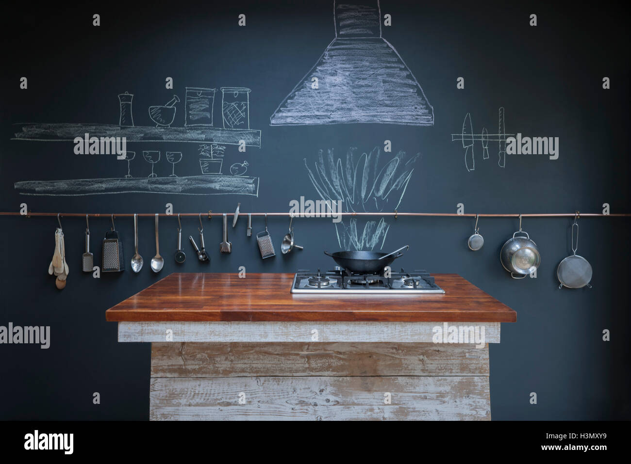 Küche mit Kreidetafel Wand Hintergrund Stockfoto
