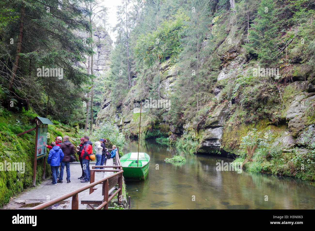 Wilde Schlucht am Fluss Kamenice von Mezní Mustek Brücke Unterschiff Landung, Hrensko, Usti Nad Labem, Tschechische Republik Stockfoto