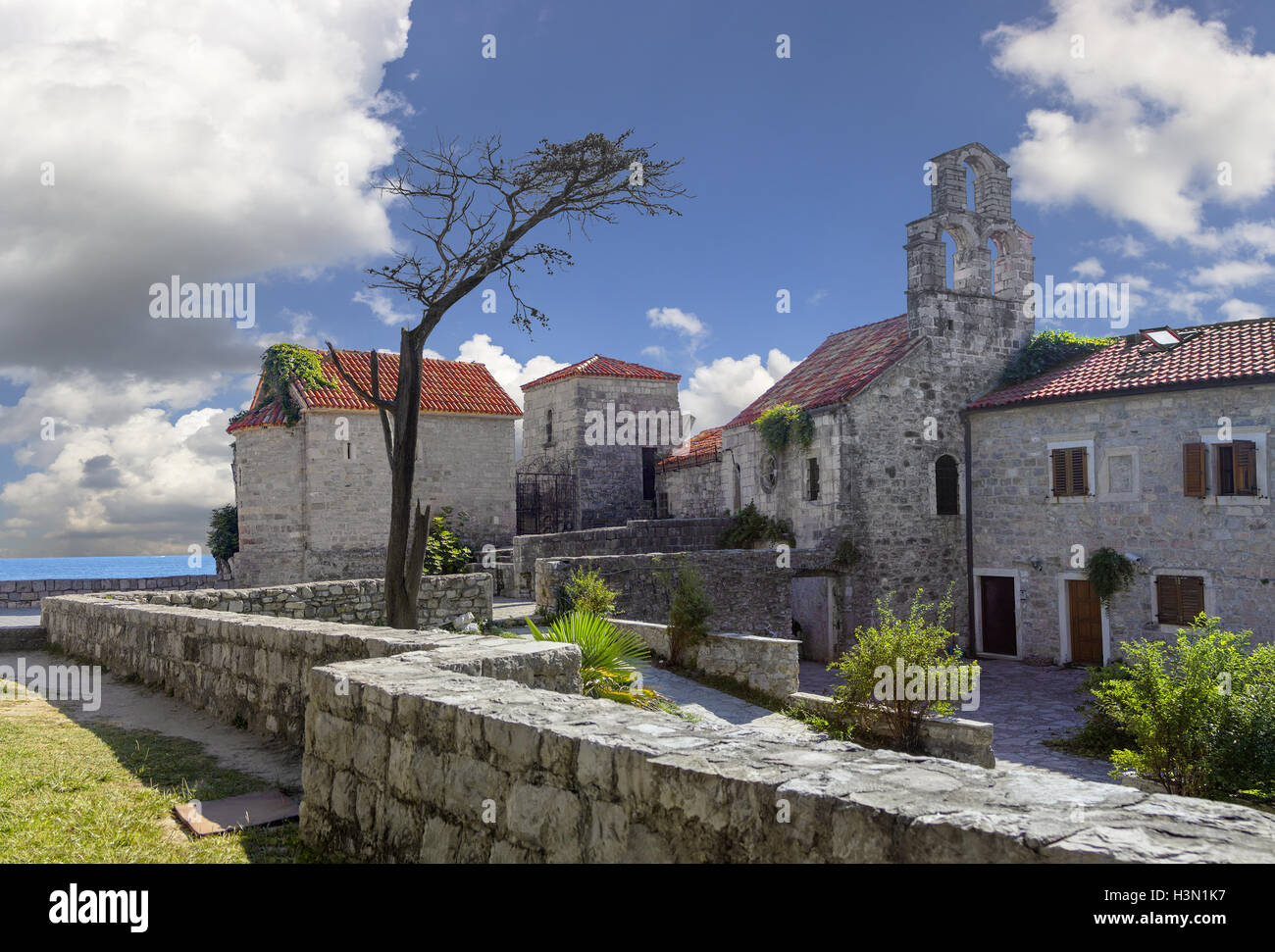 Im Inneren der Festung der Altstadt. Budva, Montenegro. Stockfoto