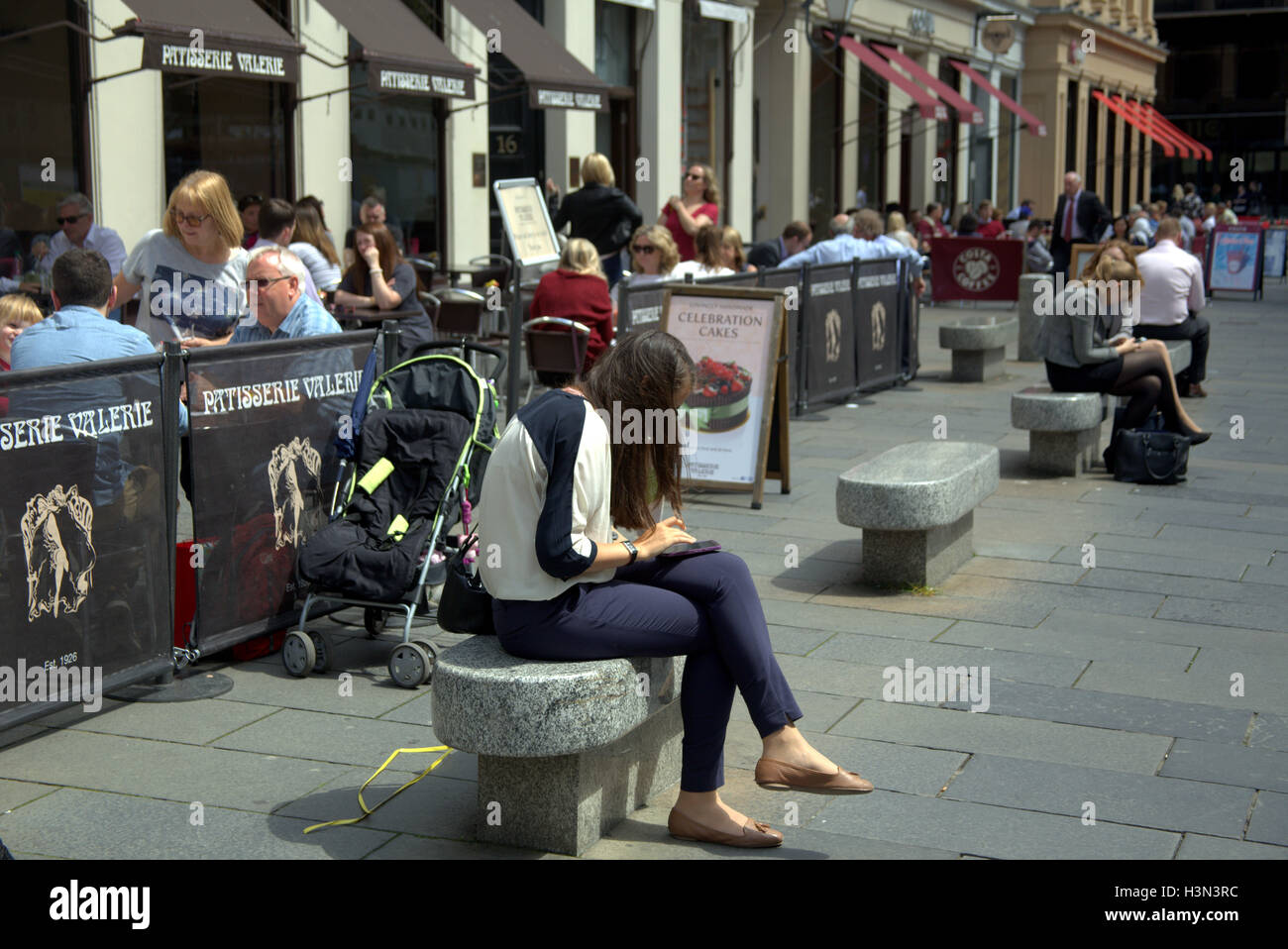 Glasgow touristische Reisende in der Stadt-smartphone Stockfoto