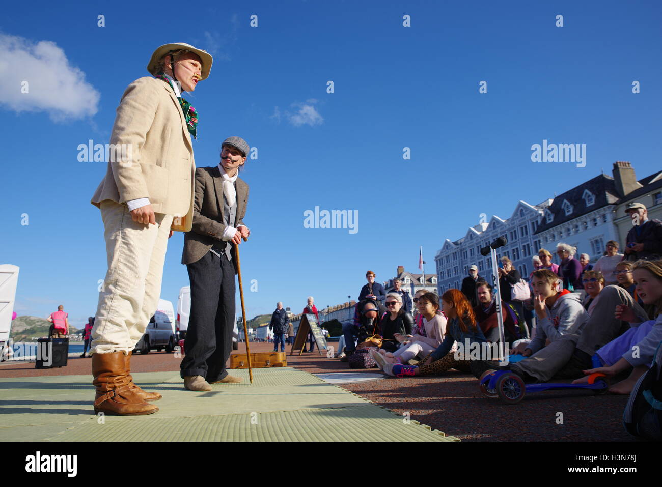 Darsteller bei der Llandudno Arts Week LLAWN04, Stockfoto