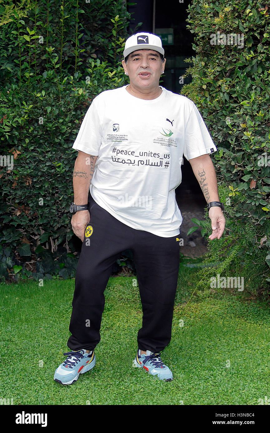 Rom, Italien. 10. Oktober 2016. Diego Armando Maradona Rom 10. Oktober 2016. Rai. Präsentation der "Fußballspiel für den Frieden".  Bildnachweis: Insidefoto Srl/Alamy Live-Nachrichten Stockfoto