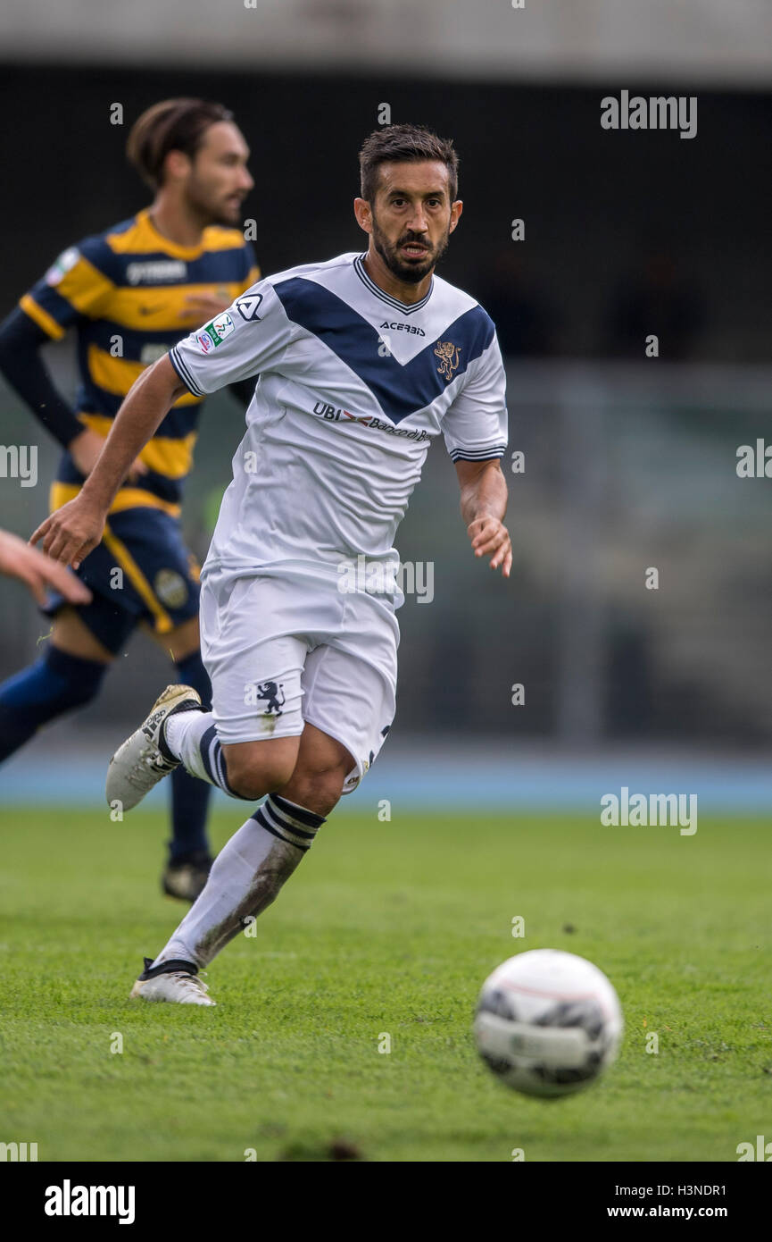 Verona, Italien. 9. Oktober 2016. Giampiero Pinzi (Brescia) Fußball: Italienisch "Serie B" match zwischen Hellas Verona 2-2 Brescia im Marc Antonio Bentegodi Stadium in Verona, Italien. © Maurizio Borsari/AFLO/Alamy Live-Nachrichten Stockfoto