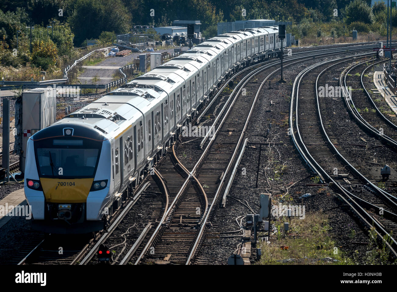 Brighton, UK. 11. Oktober 2016. Ein Zug Ankunft am Bahnhof von Brighton am ersten Tag des Streiks RMT auf Southern Railways Kredit: Andrew Hasson/Alamy Live News Stockfoto