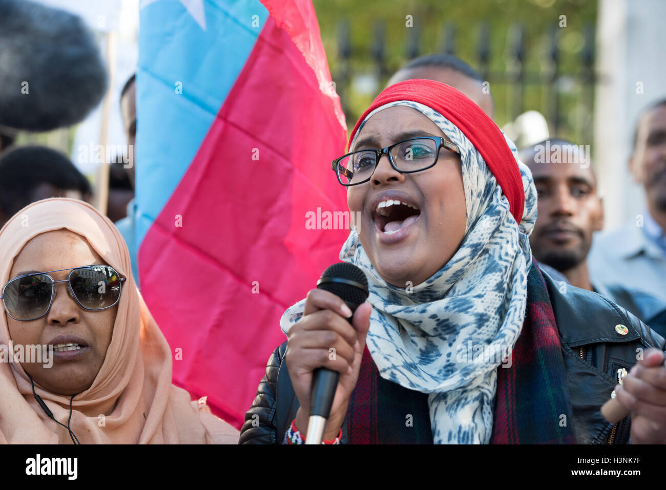 London, 11. Oktober 2016, UK Oromo Demonstranten demonstrieren gegen angebliche Menschenrechtsverletzungen durch die äthiopische Regierung Credit: Ian Davidson/Alamy Live News Stockfoto