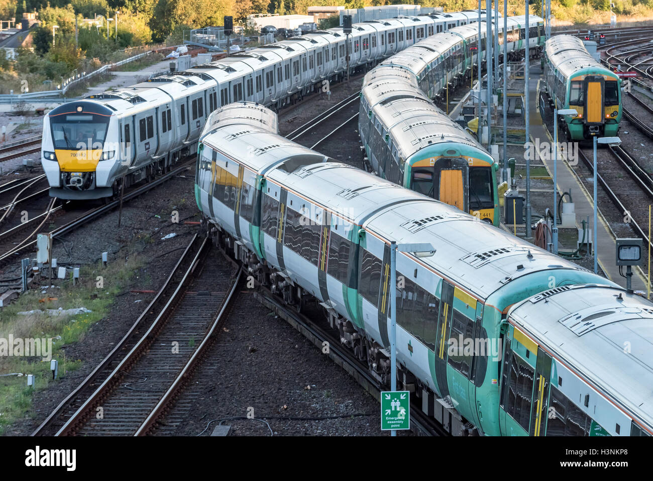 Brighton, UK. 11. Oktober 2016. Rollendes Material in die Anschlussgleise vor Brighton Bahnhof am Ende des ersten Tages des RMT Streiks. Bildnachweis: Andrew Hasson/Alamy Live-Nachrichten Stockfoto