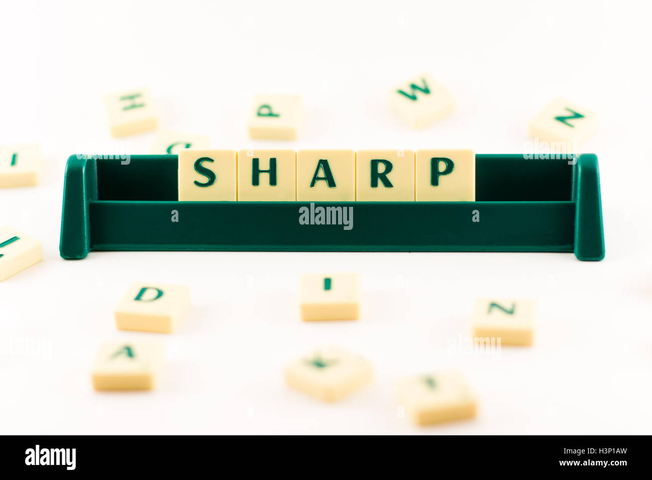 Buchstaben, das Wort SHARP im container Stockfoto
