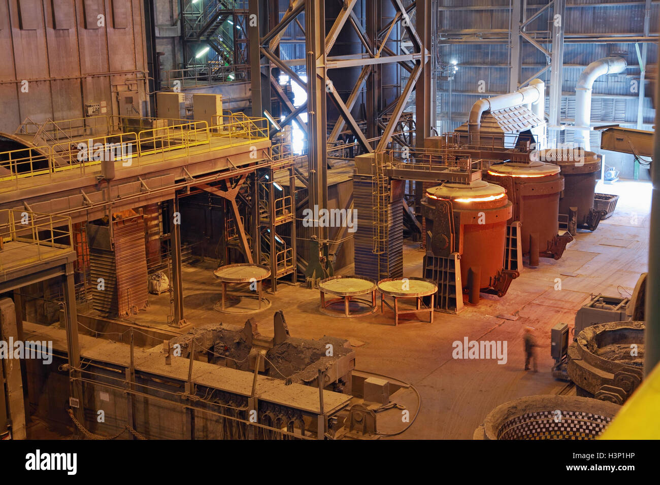 Stahlerzeugung Produktionsstätte, Öfen zum Schmelzen von Stahl Stockfoto