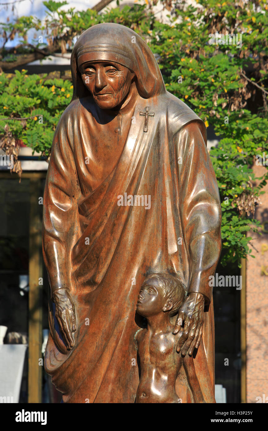 Statue von Mutter Teresa (1910-1997) in Pristina, Kosovo Stockfoto