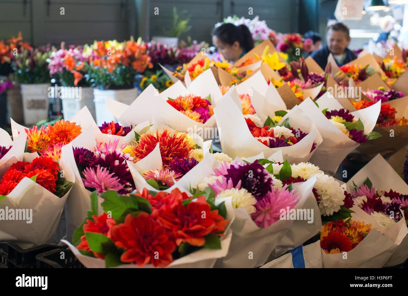 Blumen zum Verkauf am Pike Place Market in Seattle. Stockfoto