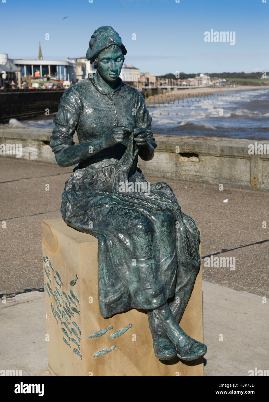 Das Gansey Mädchen auf die Bridlington Nordpier. Stockfoto