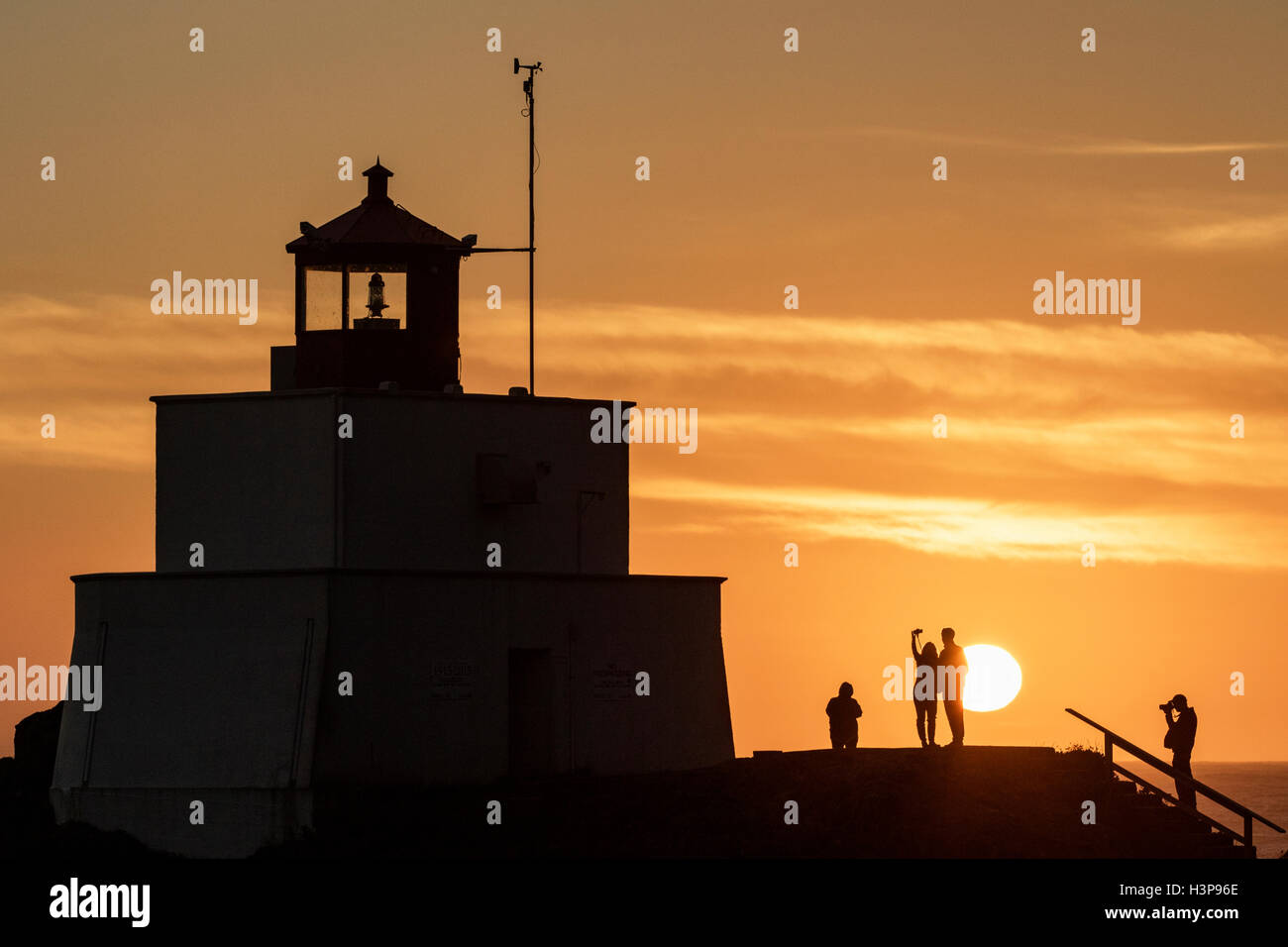 Sonnenuntergang am Amphitrite Point Lighthouse - Ucluelet, Vancouver Island, British Columbia, Kanada Stockfoto