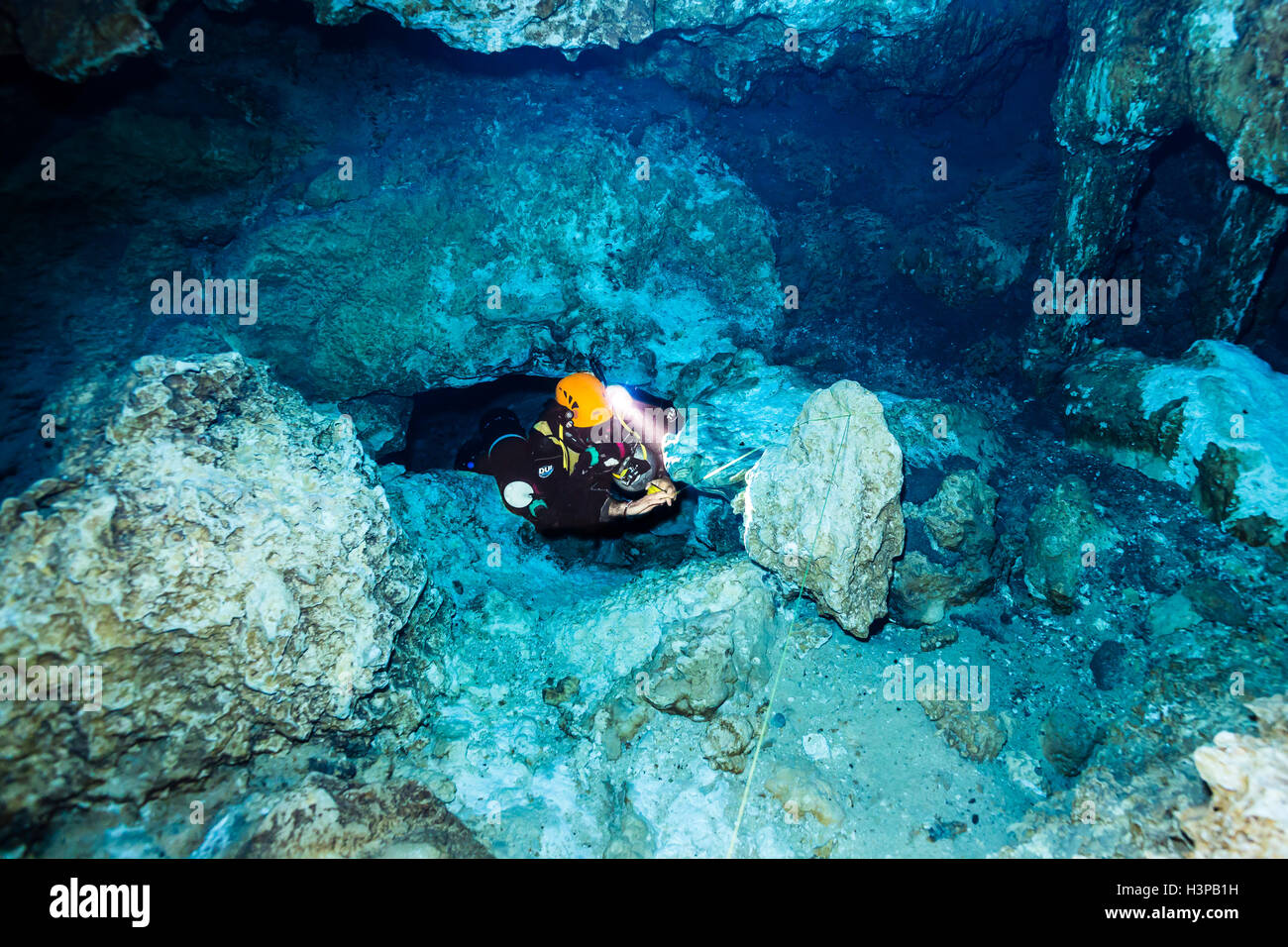 Cave Diver in Höhle Cenote, Yucatan Tulum Mexiko Stockfoto