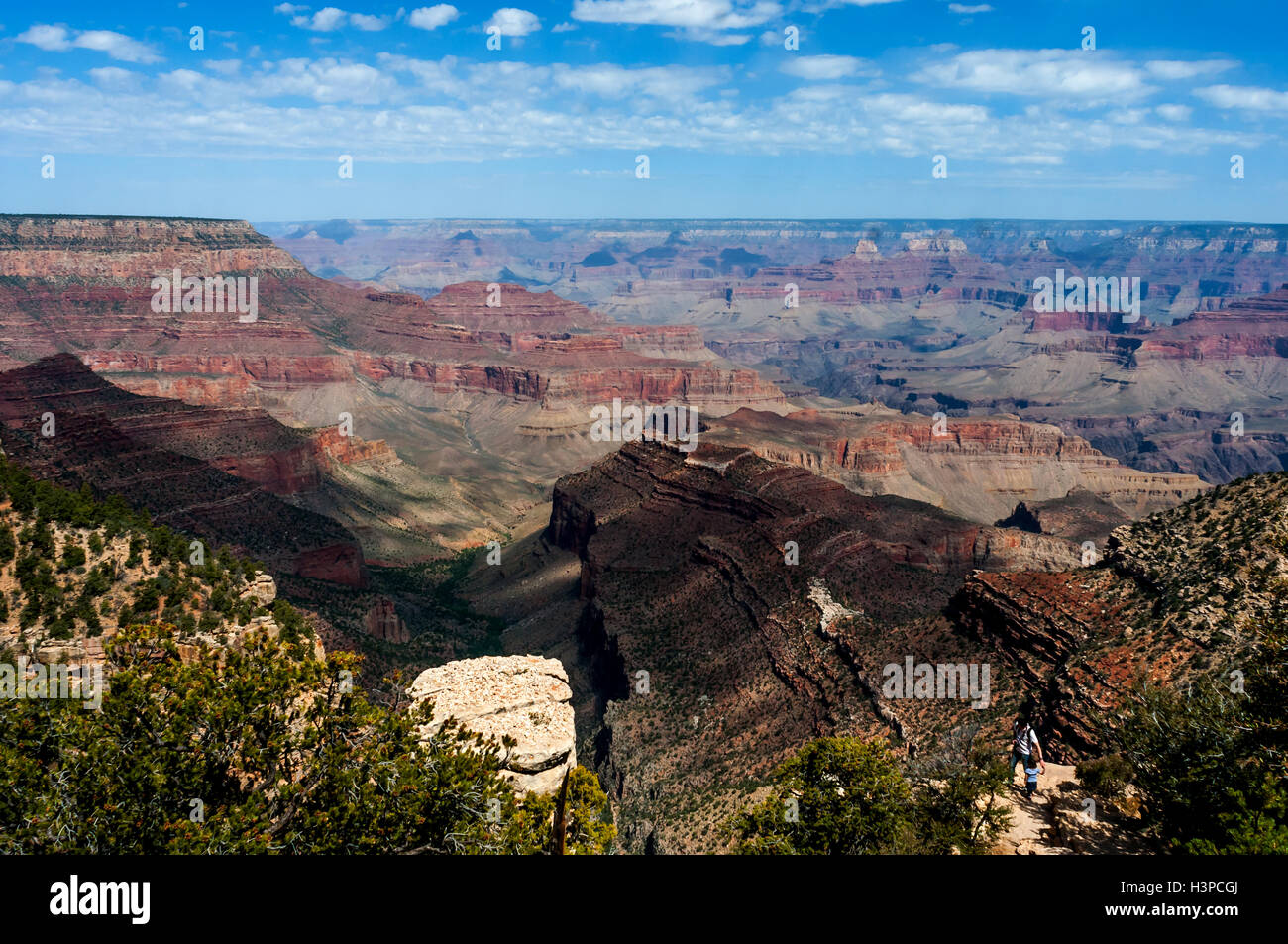 Touristen auf den Rand des Grand Canyon in Arizona Stockfoto
